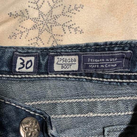 Miss Me Boot Jeans size 30 approx hemmed length 31” - Picture 3 of 9